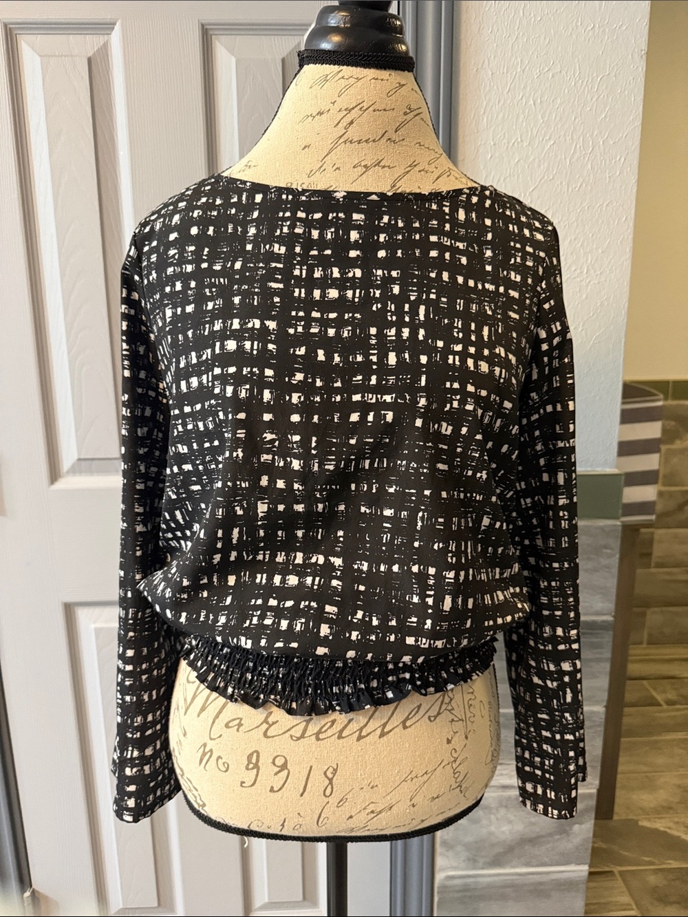 Michael Kors Black & White Grid-Print Long Sleeve Top: Size S